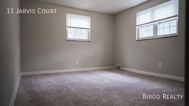 Building Photo - Move in special! First month free rent!