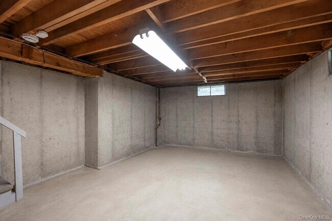 Building Photo - 25 Hewes St