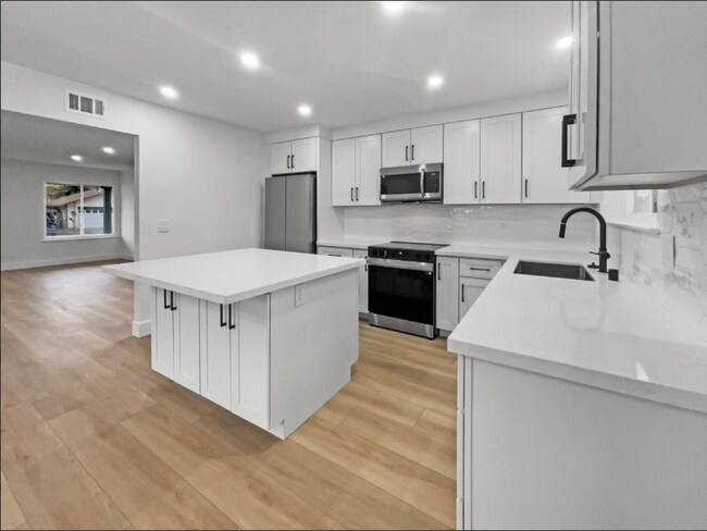 Building Photo - 7952 Summerplace Dr