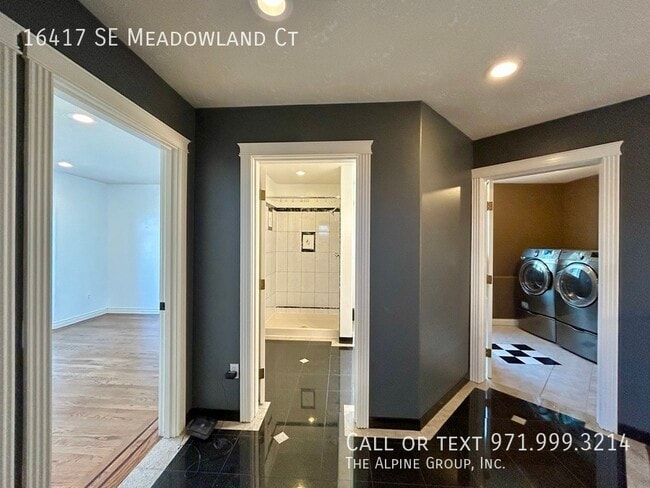 Building Photo - 16417 SE Meadowland Ct