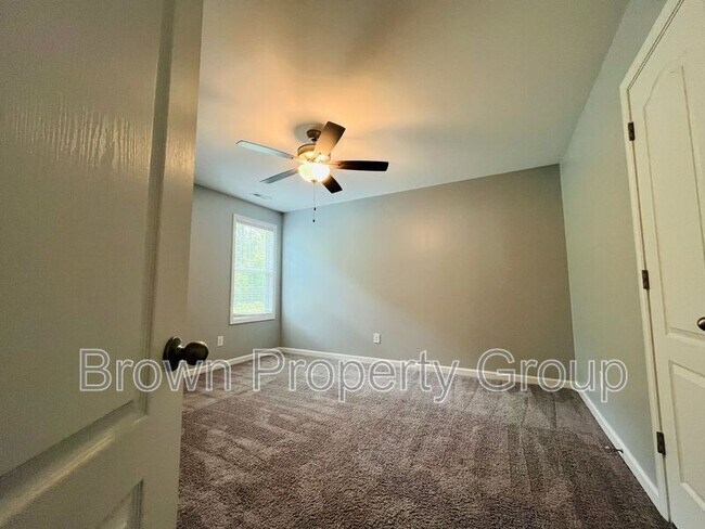 Building Photo - 2165 Stonewash Dr
