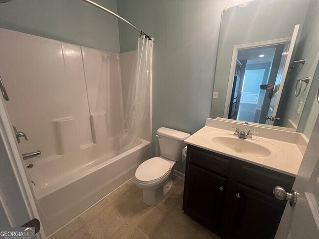 Building Photo - 165 Craines View
