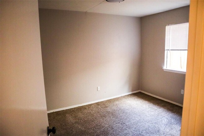 Building Photo - 22915 Summer Pine Ln