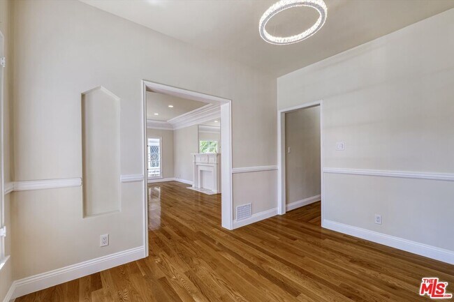 Building Photo - 9945 Robbins Dr