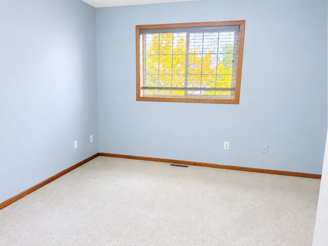 Building Photo - 13849 Hyacinth Dr