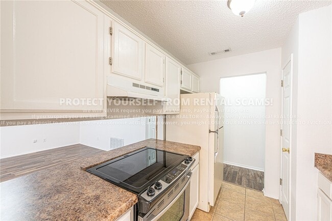 Building Photo - 3161 W Oakfield St