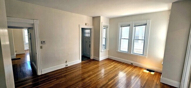 Building Photo - 121 Chestnut St
