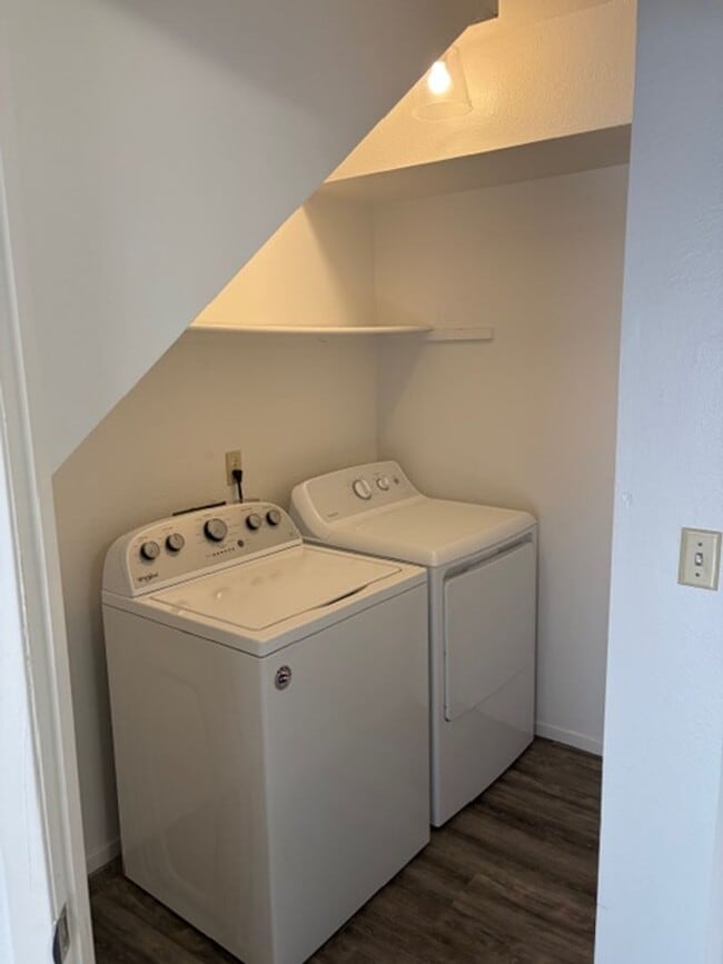 Building Photo - 3 Bed, 2.5 bath home in Carson City, Available 11/11