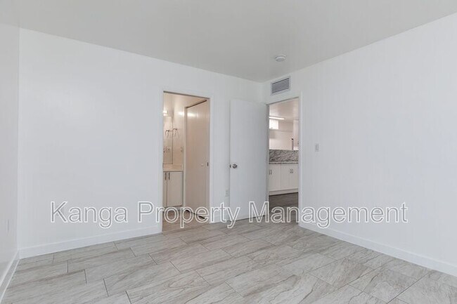Building Photo - 5918 Pierce St