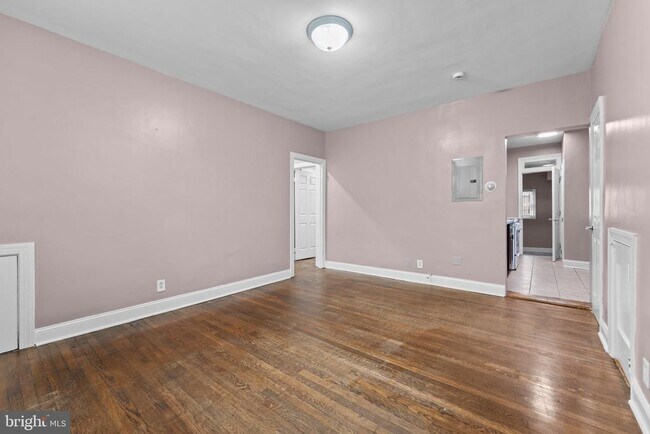 Building Photo - 1617 F St NE
