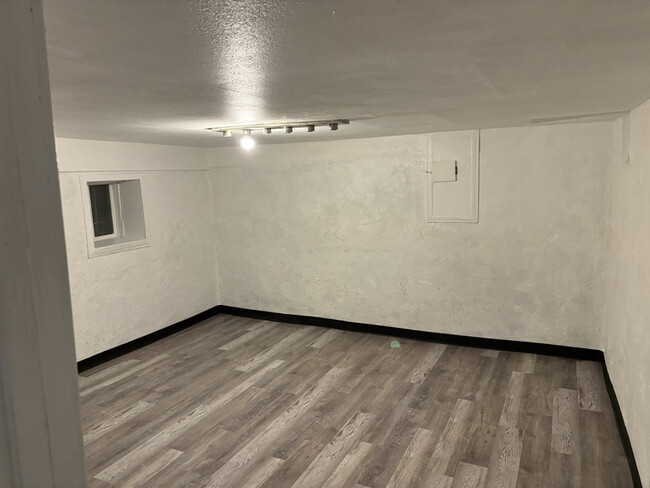 Building Photo - 205 N Hendren Ave