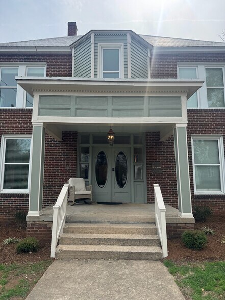 Building Photo - 709 S Church St