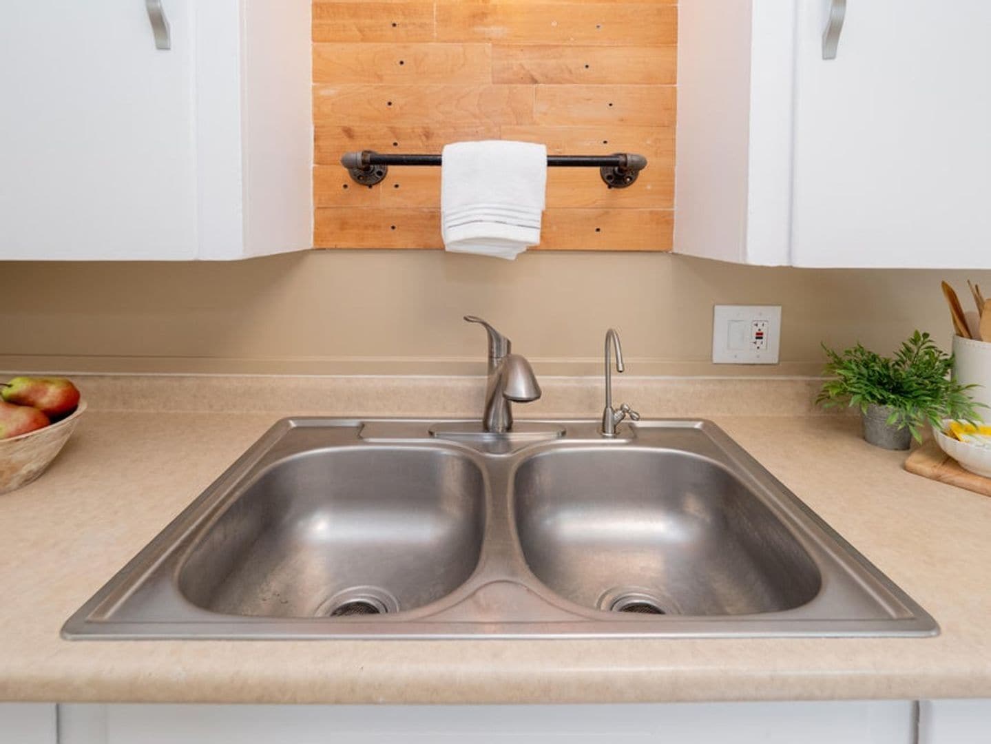 Building Photo - 1928 Eckener Dr