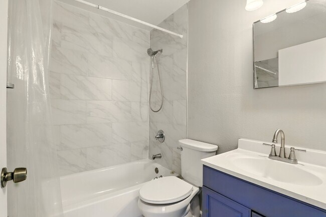 Building Photo - 1617 Acacia Rd