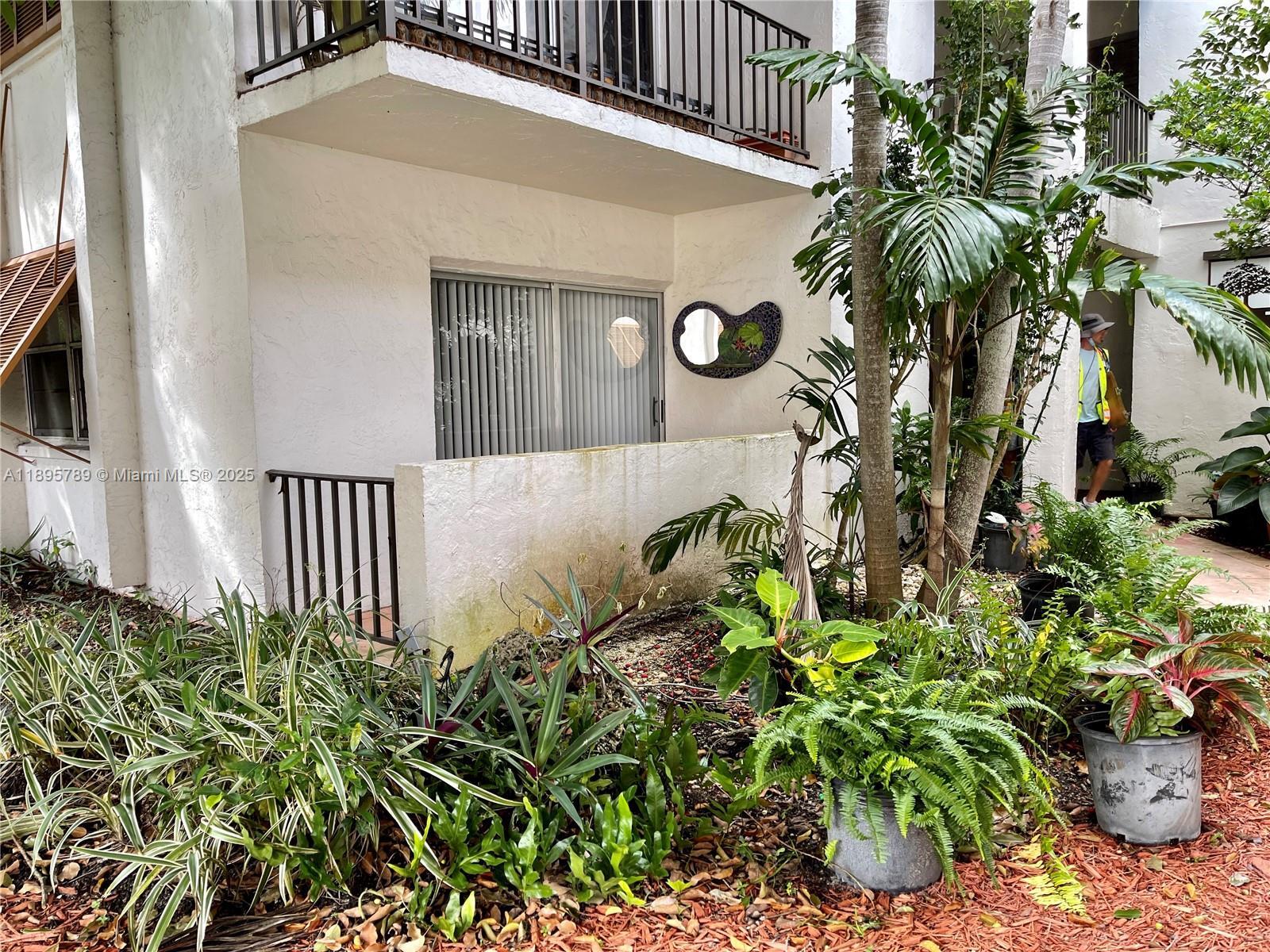 Building Photo - 9456 SW 77th Ave