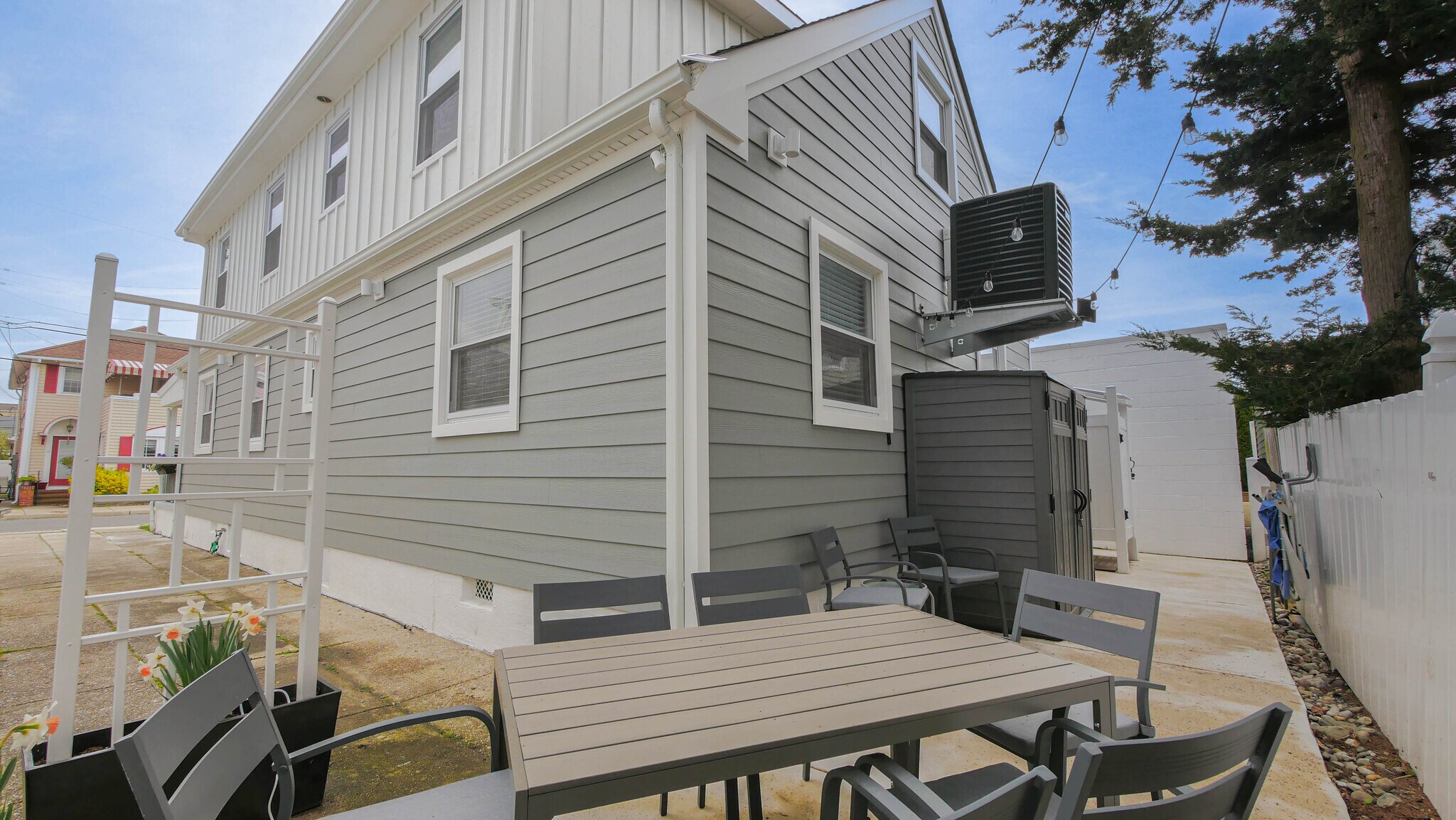 Building Photo - 12 N Delavan Ave