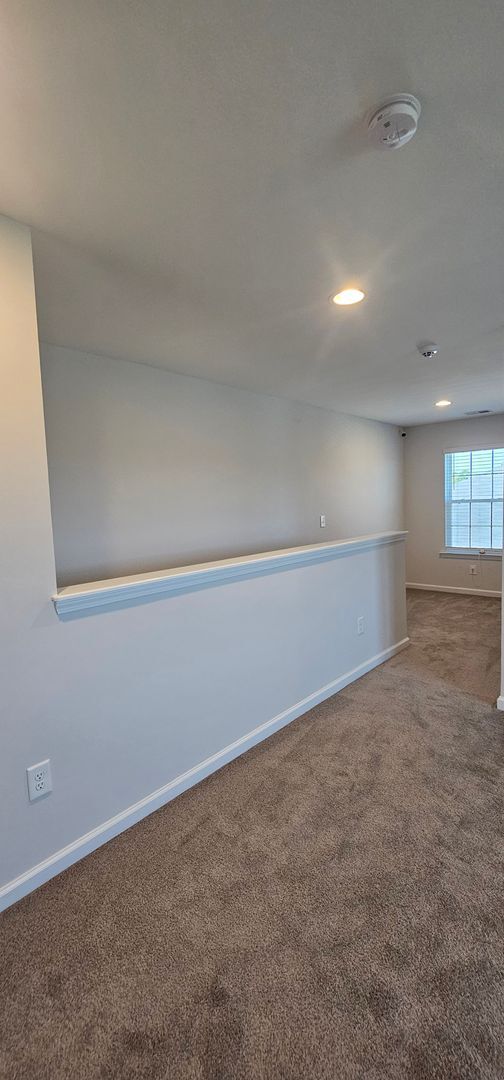Building Photo - Live where charm meets convenience-Glenmoo...