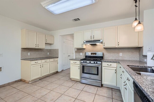 Building Photo - 1293 Amberwood Loop