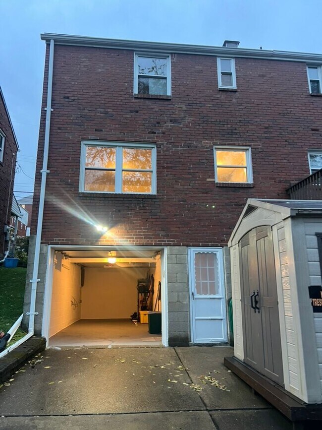 Building Photo - Updated 2 bedroom cutie in Brentwood! ** H...