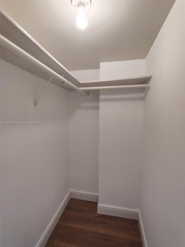 Building Photo - 20400 W Country Club Dr