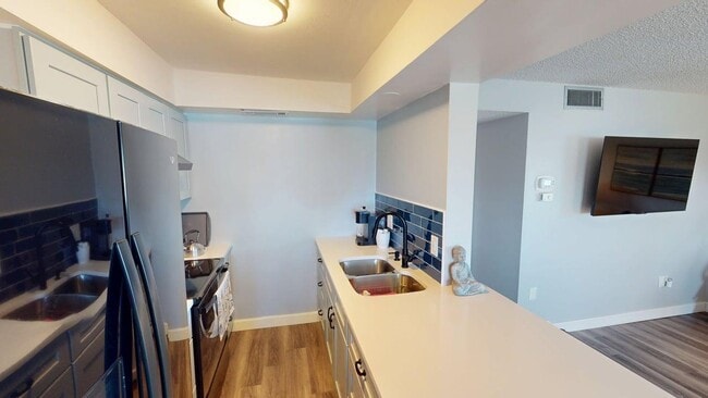 Building Photo - 105 47th Ave Dr W