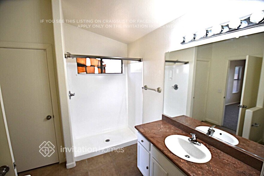 Building Photo - 2361 E Pinto Dr