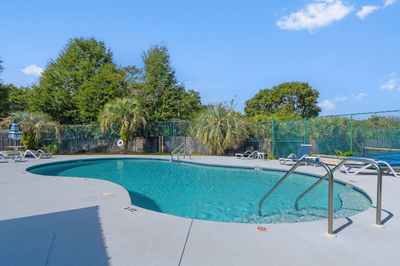 Building Photo - 2711 Bay Club Dr