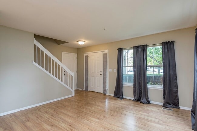 Building Photo - 1169 Orleans Dr