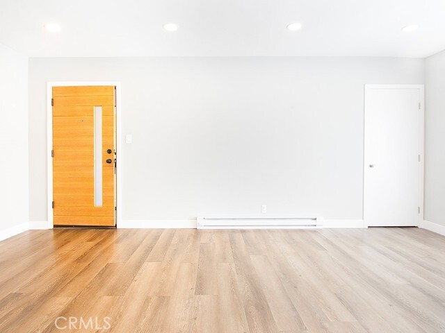 Building Photo - 2027 Vista Del Mar Ave