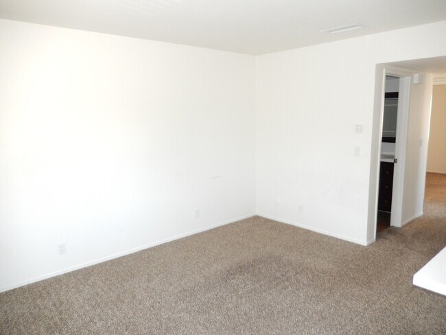 Building Photo - 2 Bed, 1 Bath in Highly Desired North Park!