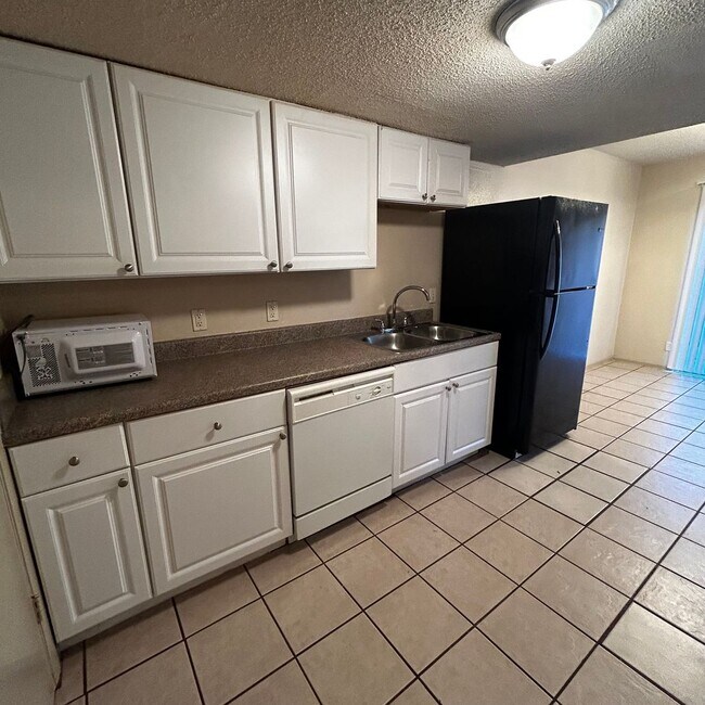 Building Photo - 7204 Creekside Dr