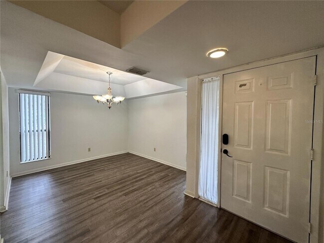 Building Photo - 13 Surrey Ct