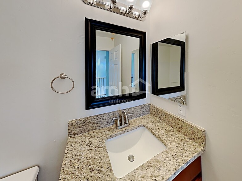 Building Photo - 7558 E Majestic Palm Ln