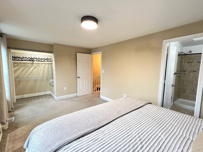 Building Photo - Come Home To This Updated And Convenient 3 Bed 3.5 Bath Townhome In Derwood! Now Available!