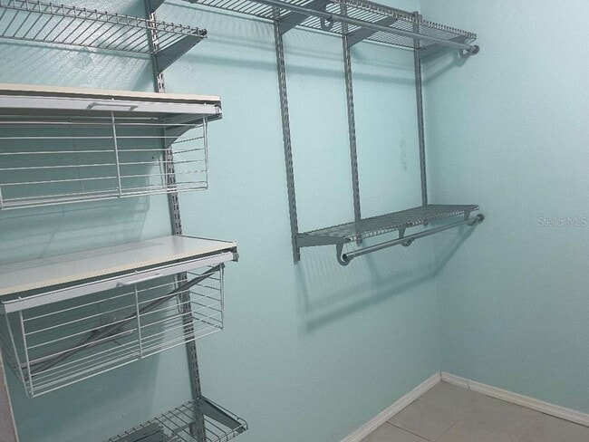 Building Photo - Townhouse close to shopping! Discount of 1...