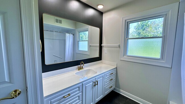 Building Photo - 17670 Green Isle Ct