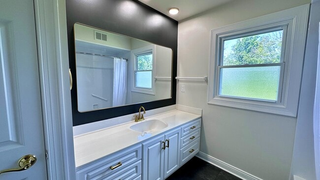 Building Photo - 17680 Green Isle Ct