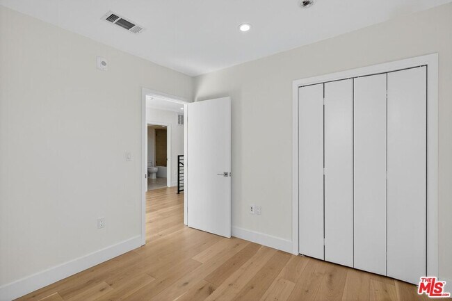 Building Photo - 2412 Eads St