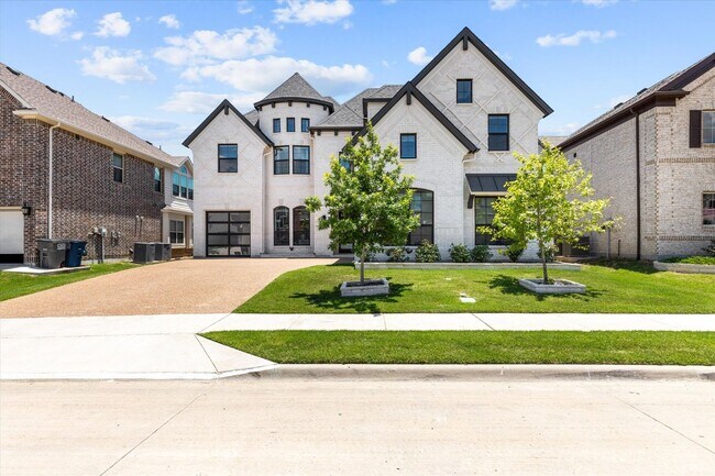 Building Photo - Luxurious in Little Elm
