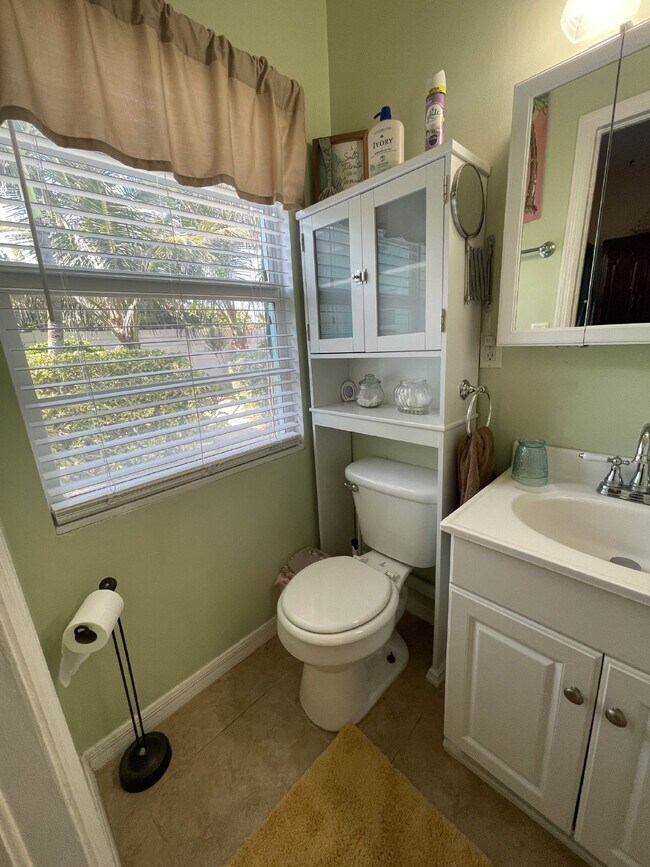 Building Photo - Direct ocean front 1 bedroom 1 bathroom