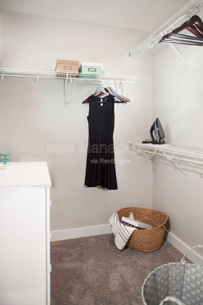 Building Photo - 115 Valor Dr