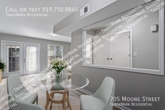 Building Photo - 705 S Moore St