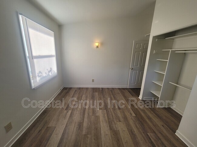 Building Photo - 1637 Wright Ln