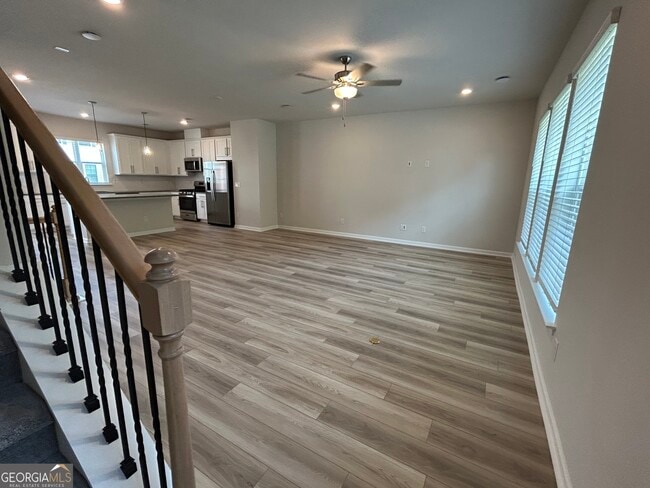 Building Photo - 2725 Harrison Dr