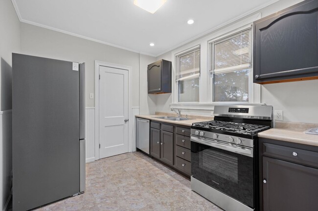 Building Photo - Cheviot- Charming 3 bed 2 bath