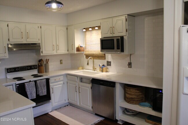 Building Photo - 1534 Deer Pointe Ct SW