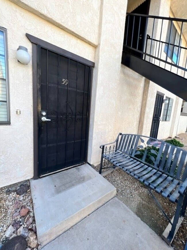 Building Photo - 1 Br Condo on lower level! Gated community