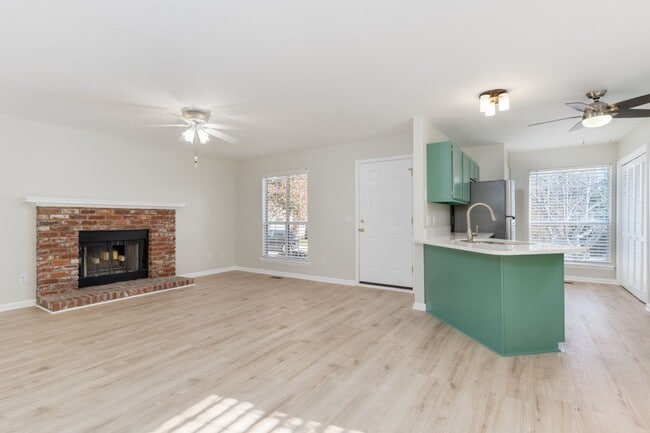 Building Photo - Delightful 3-bedroom, 2-bathroom home loca...