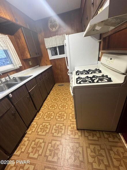 Building Photo - 2566 Easton Turnpike