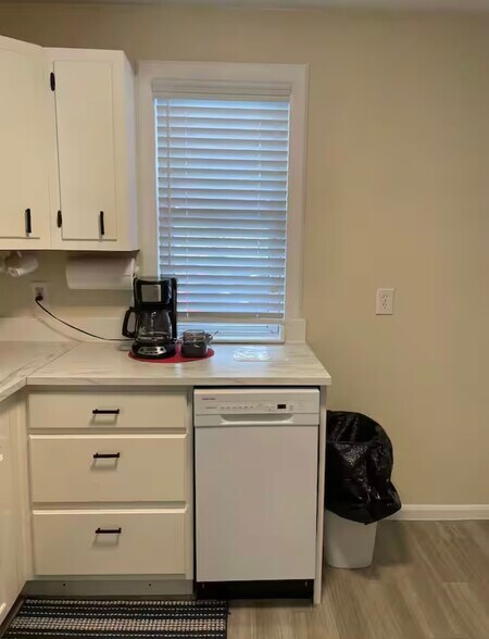 Building Photo - 213 S 7th St